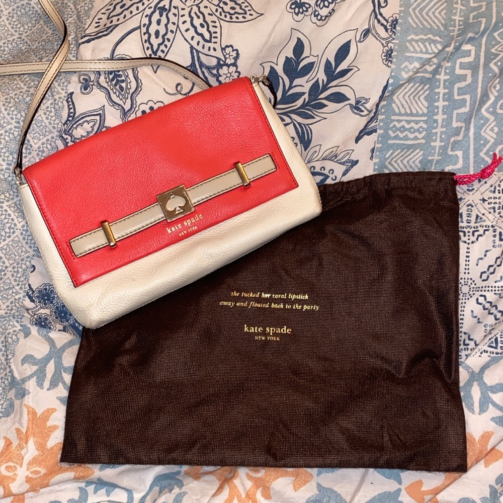 Authentic Kate Spade ♠️ CORAL & CREAM 🪸 crossbody purse + dust bag